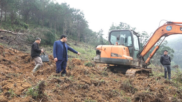 LÃNH ĐẠO UBND XÃ VĂN LÃNG KIỂM TRA, XỬ LÝ VI PHẠM ĐẤT ĐAI  TRÊN  ĐỊA BÀN