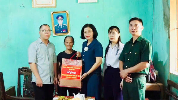 XÃ VĂN LÃNG TỔ CHỨC THĂM HỎI VÀ TẶNG QUÀ CÁC HỘ GIA ĐÌNH CHÍNH SÁCH, NGƯỜI CÓ CÔNG TRÊN ĐỊA BÀN NHÂN DỊP KỶ NIỆM 78 NĂM NGÀY THƯƠNG BINH LIỆT SĨ  (27/7/1947 - 27/7/2025)