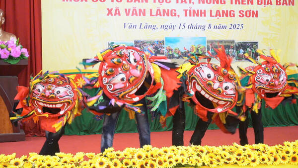 SỞ VĂN HÓA, THỂ THAO VÀ DU LỊCH TỈNH LẠNG SƠN TỔ CHỨC KHAI GIẢNG LỚP TRUYỀN DẠY MÚA SƯ TỬ DÂN TỘC TÀY, NÙNG TẠI XÃ VĂN LÃNG