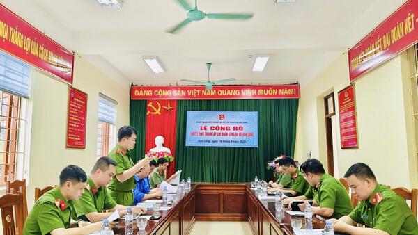LỄ CÔNG BỐ QUYẾT ĐỊNH THÀNH LẬP CHI ĐOÀN  CÔNG AN XÃ VĂN LÃNG
