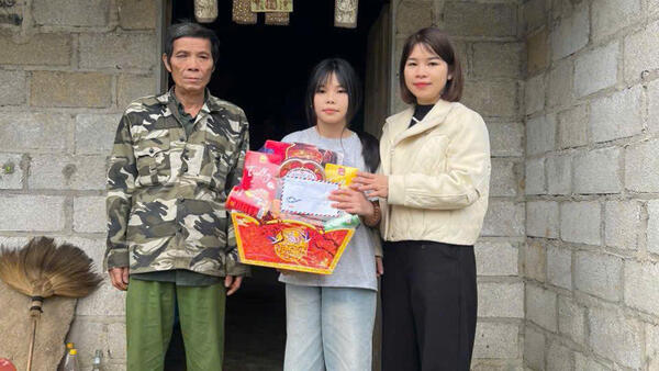 HỘI LIÊN HIỆP PHỤ NỮ XÃ VĂN LÃNG TẶNG QUÀ TẾT CHO TRẺ MỒ CÔI, TRẺ EM CÓ HOÀN CẢNH ĐẶC BIỆT KHÓ KHĂN