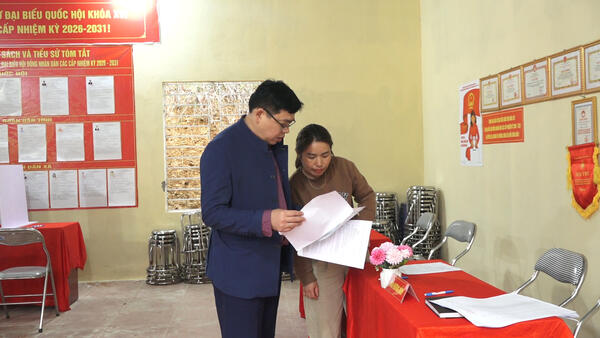 LÃNH ĐẠO XÃ VĂN LÃNG KIỂM TRA CÔNG TÁC CHUẨN BỊ BẦU CỬ TẠI ĐƠN VỊ BẦU CỬ SỐ 4