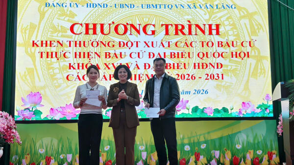 XÃ VĂN LÃNG KHEN THƯỞNG ĐỘT XUẤT CÁC TỔ BẦU CỬ ĐẠI BIỂU QUỐC HỘI KHÓA XVI VÀ ĐẠI BIỂU HĐND CÁC CẤP NHIỆM KỲ 2026- 2031