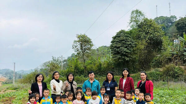 TRƯỜNG MẦM NON BẮC VIỆT XÃ VĂN LÃNG TỔ CHỨC HOẠT ĐỘNG TRẢI NGHIỆM  “ MỘT NGÀY LÀM BÁC NÔNG DÂN NHÍ”