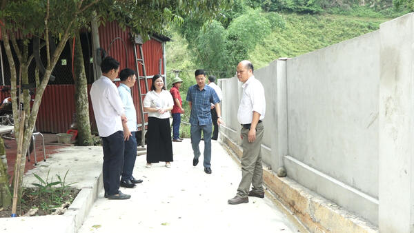 UỶ BAN MTTQ VIỆT NAM TỈNH LẠNG SƠN KIỂM TRA CÔNG TÁC XOÁ NHÀ TẠM NHÀ DỘT NÁT TẠI XÃ VĂN LÃNG, HỘI HOAN