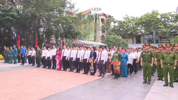 ĐỒNG CHÍ NGUYỄN THỊ MINH HẢI, BÍ THƯ ĐẢNG ỦY, CHỦ TỊCH HĐND XÃ VĂN LÃNG DÂNG HƯƠNG TƯỞNG NIỆM 82 NĂM NGÀY HY SINH CỦA ĐỒNG CHÍ HOÀNG VĂN THỤ ( 24/5/1944-24/5/2026)