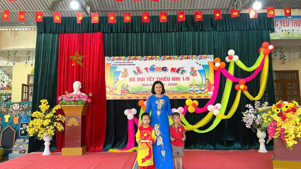 ĐỒNG CHÍ BÍ THƯ ĐẢNG UỶ XÃ VĂN LÃNG DỰ LỄ TỔNG KẾT NĂM HỌC TẠI TRƯỜNG MẦM NON THÀNH HOÀ XÃ VĂN LÃNG