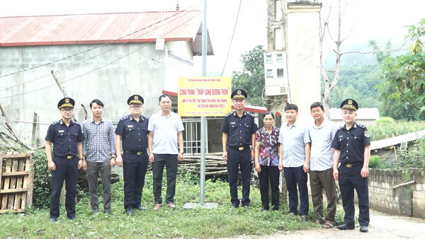 XÃ VĂN LÃNG KHÁNH THÀNH CÔNG TRÌNH “THẮP SÁNG ĐƯỜNG THÔN”
