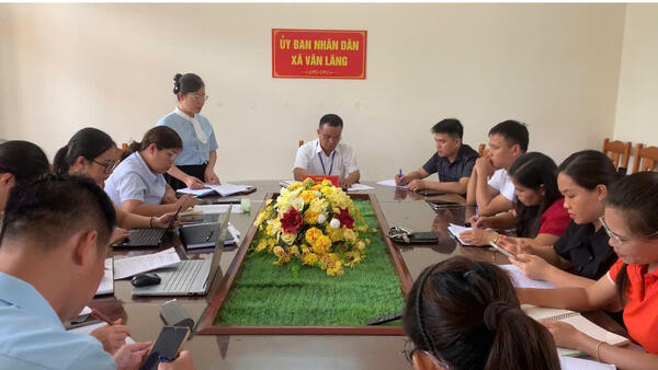 UBND XÃ VĂN LÃNG HỌP BAN TỔ CHỨC, TỔ PHỤC VỤ HỘI NGHỊ TỔNG KẾT NĂM HỌC 2025–2026