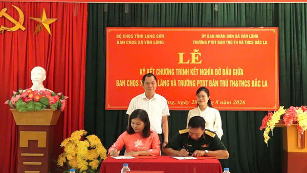 BAN CHQS XÃ VĂN LÃNG KÝ KẾT CHƯƠNG TRÌNH KẾT NGHĨA ĐỠ ĐẦU VỚI TRƯỜNG PTDT BÁN TRÚ TH VÀ THCS BẮC LA