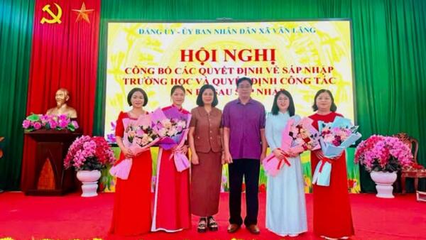 XÃ VĂN LÃNG CÔNG BỐ QUYẾT ĐỊNH THÀNH LẬP TRƯỜNG MẦM NON VĂN LÃNG VÀ CÔNG TÁC CÁN BỘ