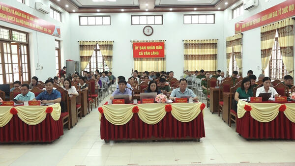 XÃ VĂN LÃNG THAM DỰ HỘI NGHỊ NGHIÊN CỨU, HỌC TẬP, QUÁN TRIỆT, TUYÊN TRUYỀN VÀ TRIỂN KHAI THỰC HIỆN MỘT SỐ NGHỊ QUYẾT, CHỈ THỊ CỦA BỘ CHÍNH TRỊ