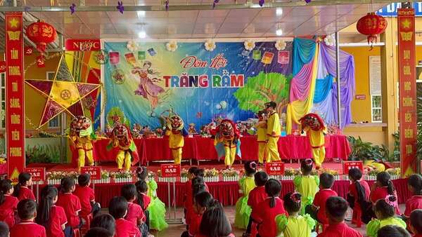 LÃNH ĐẠO XÃ VĂN LÃNG THĂM, TẶNG QUÀ TRUNG THU TẠI TRƯỜNG TIỂU HỌC VĂN LÃNG, PHÂN HIỆU THÀNH HÒA