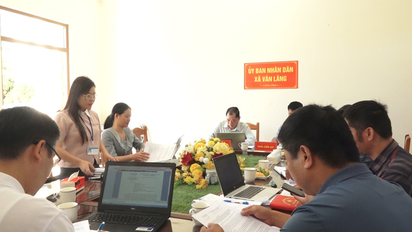 ỦY BAN MTTQ VIỆT NAM XÃ VĂN LÃNG GIÁM SÁT VIỆC THỰC HIỆN DỰ ÁN 6 VỀ BẢO TỒN, PHÁT HUY GIÁ TRỊ VĂN HÓA TRUYỀN THỐNG