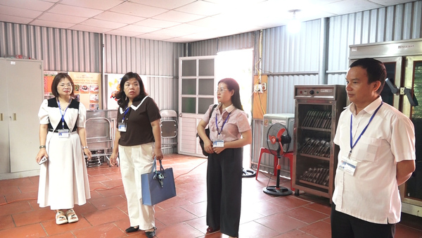 LÃNH ĐẠO UBND XÃ VĂN LÃNG KIỂM TRA KỶ LUẬT, KỶ CƯƠNG HÀNH CHÍNH TẠI ĐIỂM TRẠM Y TẾ BẮC LA VÀ TRƯỜNG PHỔ THÔNG DTBT TIỂU HỌC VÀ THCS BẮC LA