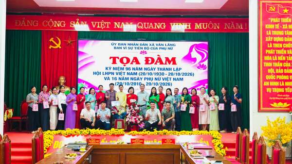 XÃ VĂN LÃNG TỔ CHỨC TỌA ĐÀM KỶ NIỆM NGÀY PHỤ NỮ VIỆT NAM 20/10